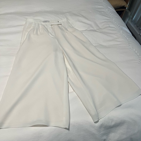Size 0 Babaton white flowy capri pants - Picture 1 of 5